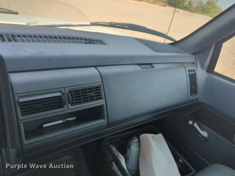 image for item DL1051 1996 GMC 7C500 box truck