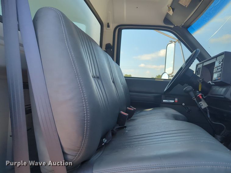 image for item DL1051 1996 GMC 7C500 box truck