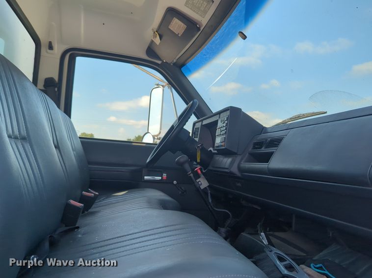 image for item DL1051 1996 GMC 7C500 box truck