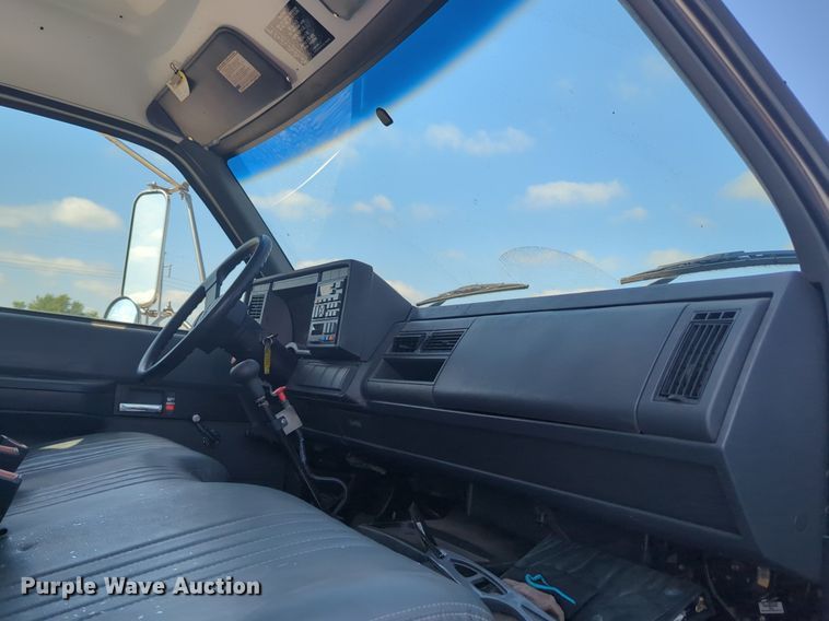 image for item DL1051 1996 GMC 7C500 box truck