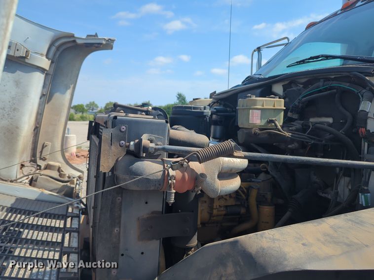 image for item DL1051 1996 GMC 7C500 box truck