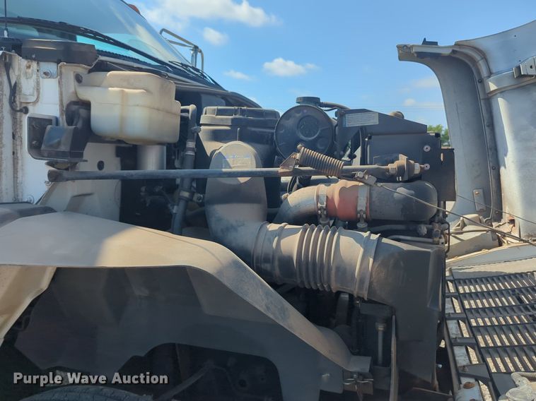 image for item DL1051 1996 GMC 7C500 box truck