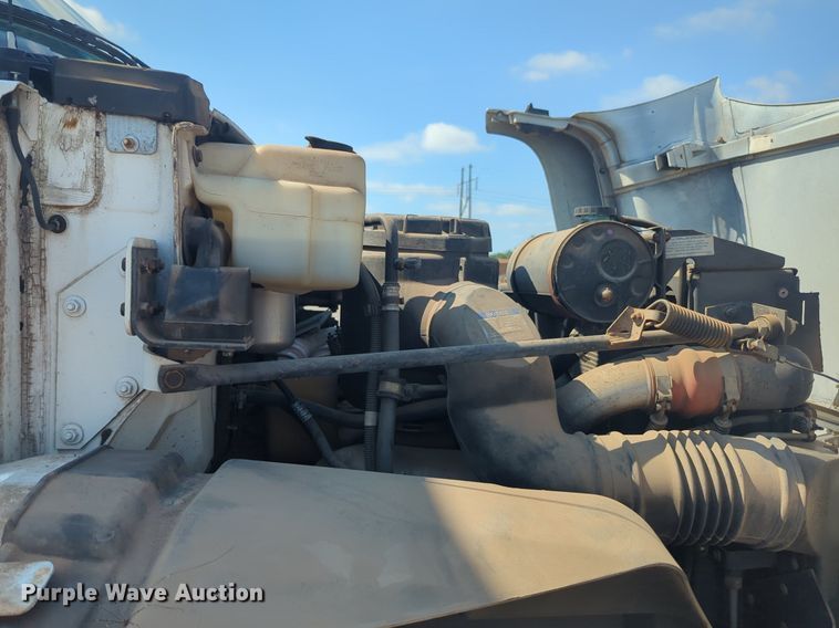 image for item DL1051 1996 GMC 7C500 box truck