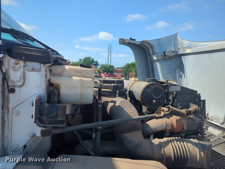 image for item DL1051 1996 GMC 7C500 box truck