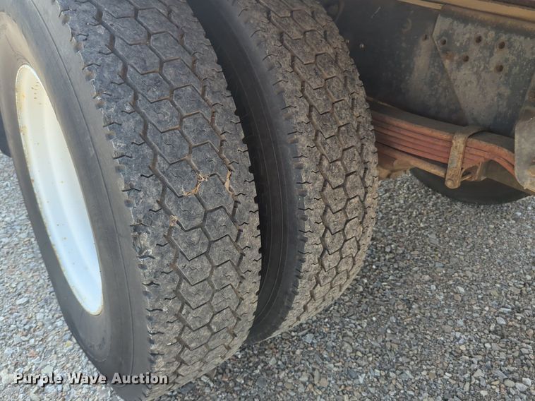 image for item DL1051 1996 GMC 7C500 box truck