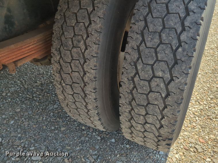 image for item DL1051 1996 GMC 7C500 box truck