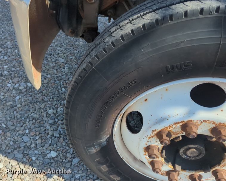 image for item DL1051 1996 GMC 7C500 box truck