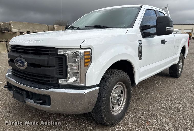 image for item DO7620 2018 Ford F250 Super Duty SuperCab pickup truck