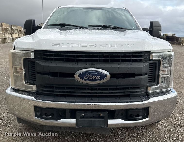 image for item DO7620 2018 Ford F250 Super Duty SuperCab pickup truck