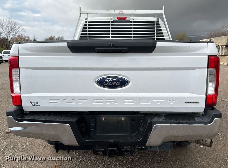 image for item DO7620 2018 Ford F250 Super Duty SuperCab pickup truck