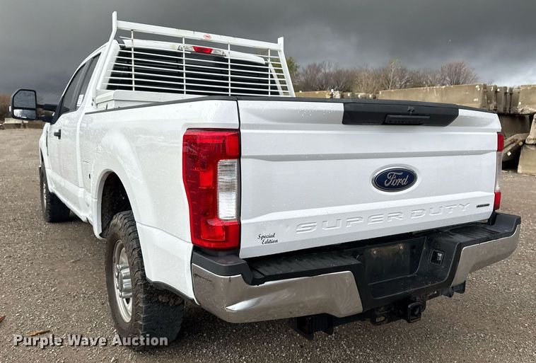 image for item DO7620 2018 Ford F250 Super Duty SuperCab pickup truck