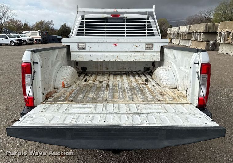 image for item DO7620 2018 Ford F250 Super Duty SuperCab pickup truck