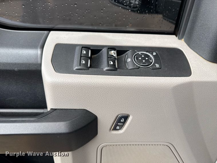 image for item DO7620 2018 Ford F250 Super Duty SuperCab pickup truck