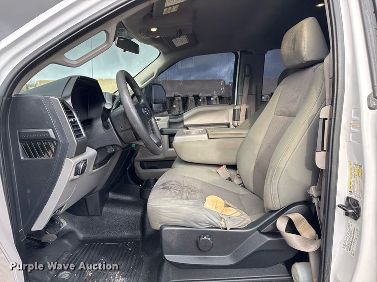 image for item DO7620 2018 Ford F250 Super Duty SuperCab pickup truck