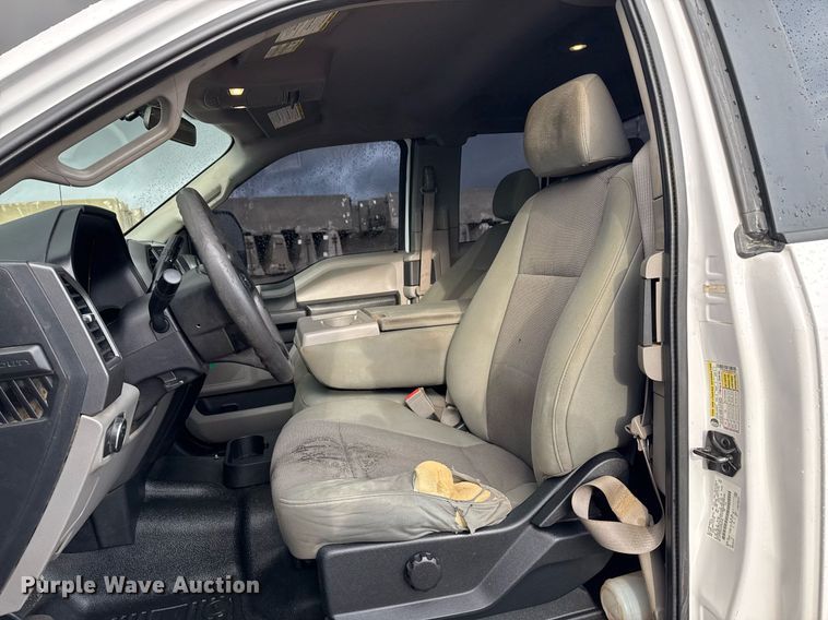 image for item DO7620 2018 Ford F250 Super Duty SuperCab pickup truck