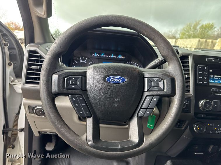 image for item DO7620 2018 Ford F250 Super Duty SuperCab pickup truck