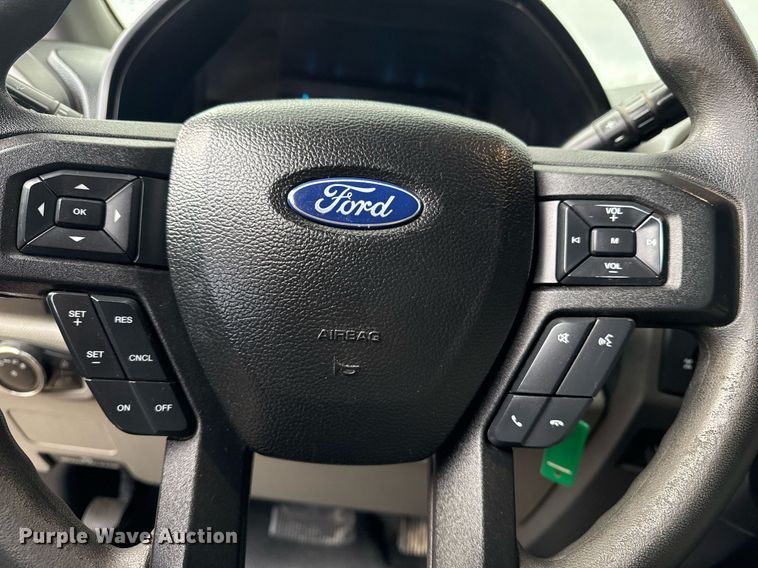 image for item DO7620 2018 Ford F250 Super Duty SuperCab pickup truck