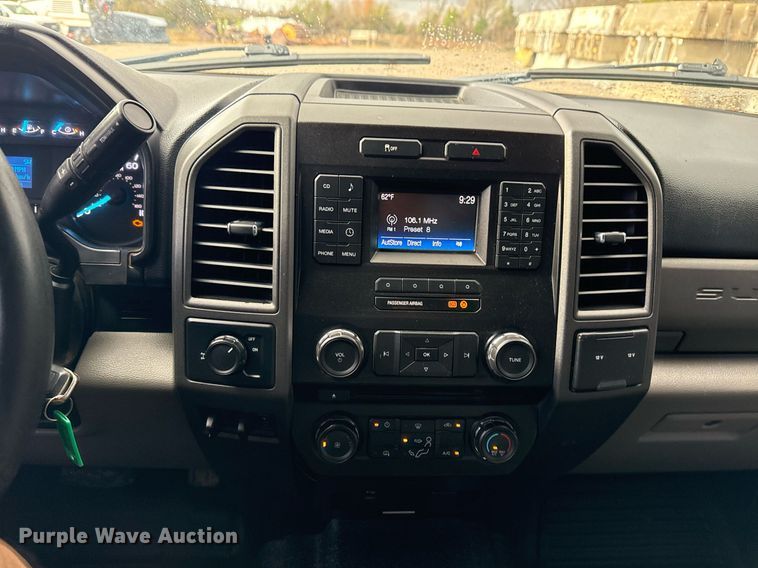 image for item DO7620 2018 Ford F250 Super Duty SuperCab pickup truck