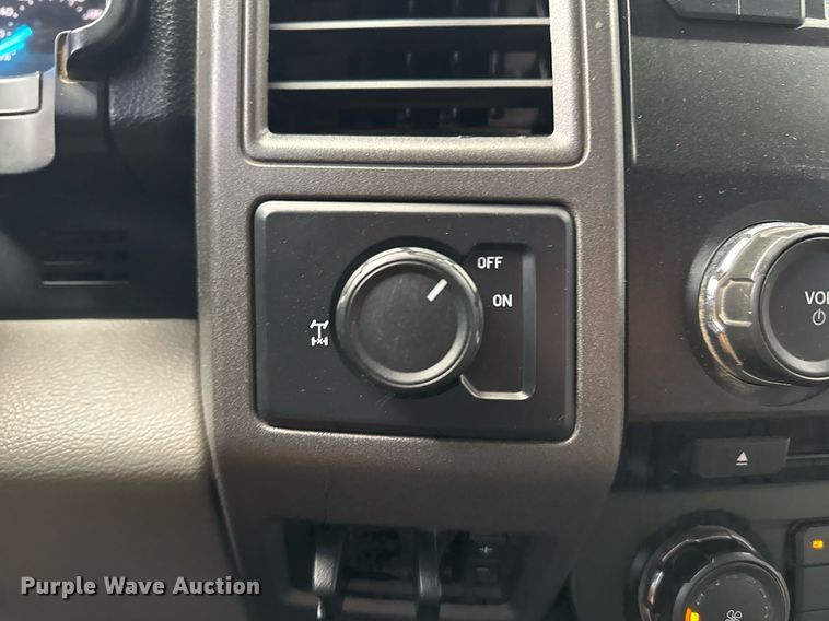 image for item DO7620 2018 Ford F250 Super Duty SuperCab pickup truck