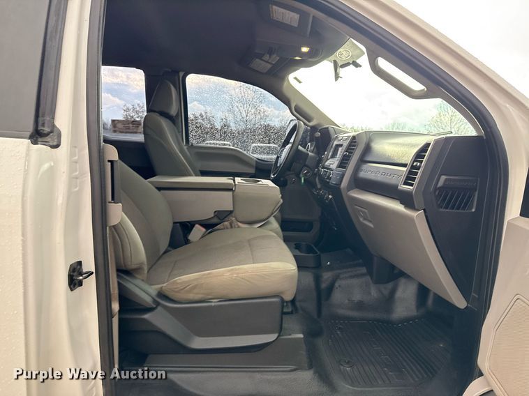 image for item DO7620 2018 Ford F250 Super Duty SuperCab pickup truck