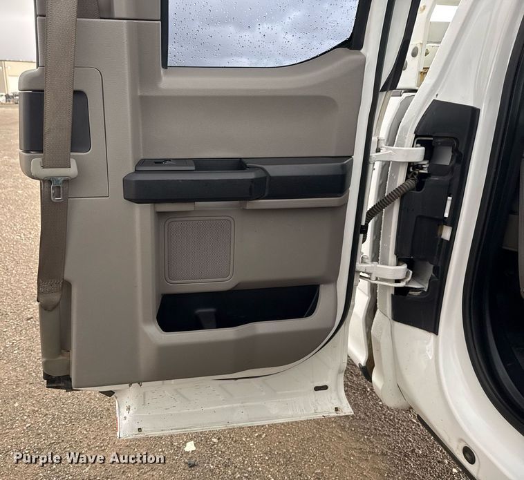 image for item DO7620 2018 Ford F250 Super Duty SuperCab pickup truck