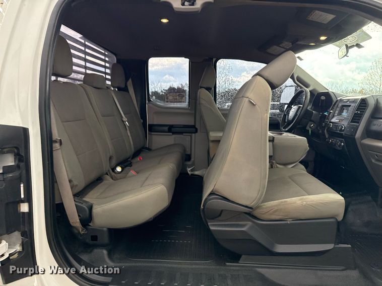 image for item DO7620 2018 Ford F250 Super Duty SuperCab pickup truck