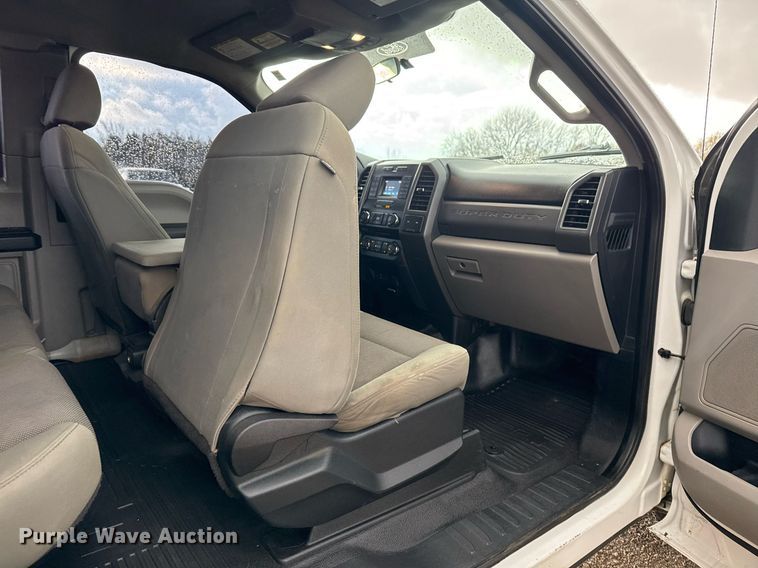 image for item DO7620 2018 Ford F250 Super Duty SuperCab pickup truck