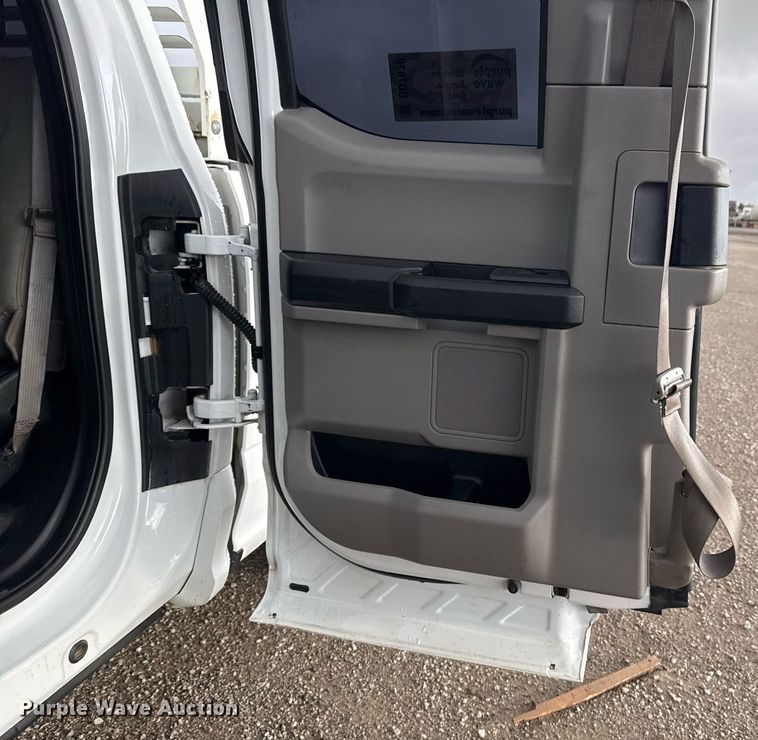 image for item DO7620 2018 Ford F250 Super Duty SuperCab pickup truck