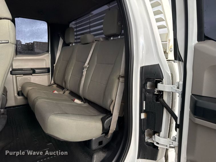 image for item DO7620 2018 Ford F250 Super Duty SuperCab pickup truck