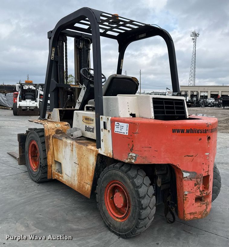 image for item DO7623 Bobcat V80E forklift