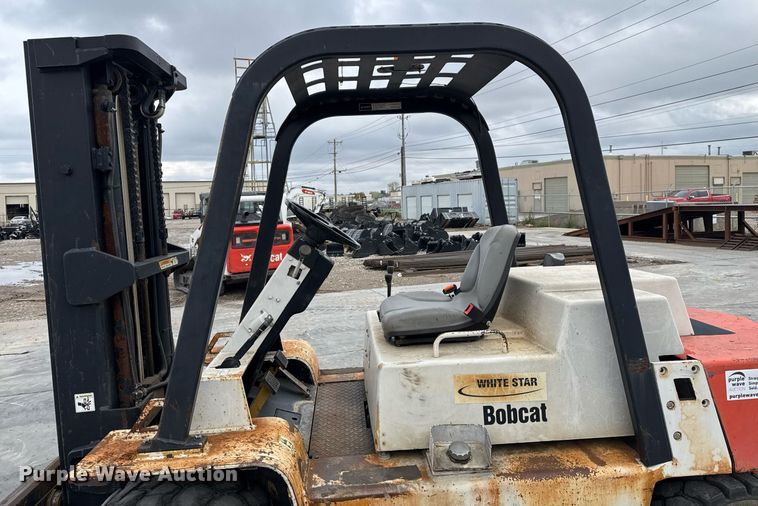 image for item DO7623 Bobcat V80E forklift