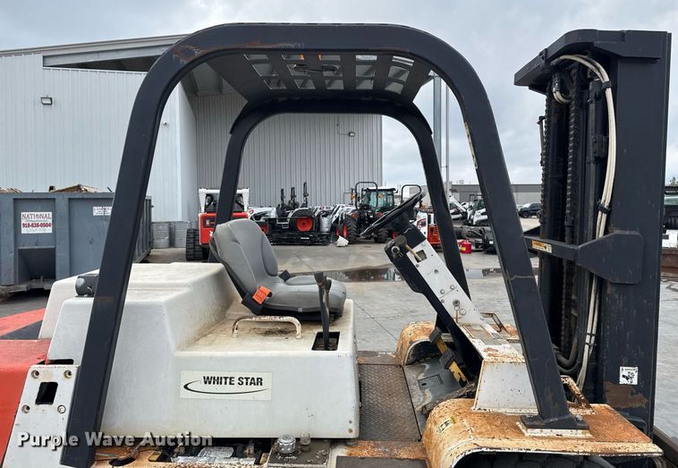 image for item DO7623 Bobcat V80E forklift