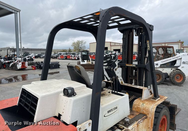 image for item DO7623 Bobcat V80E forklift