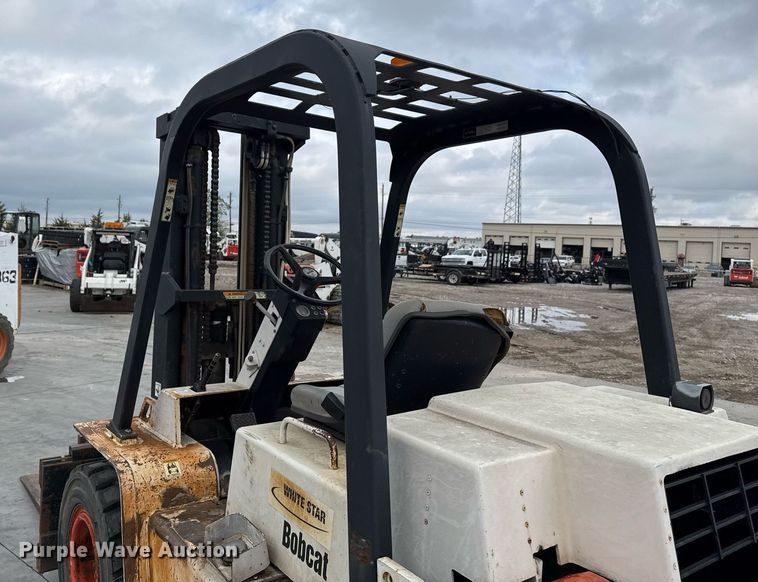 image for item DO7623 Bobcat V80E forklift