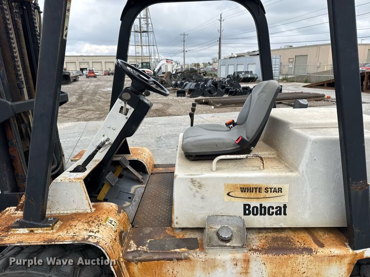 image for item DO7623 Bobcat V80E forklift