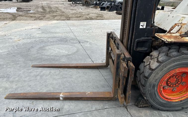 image for item DO7623 Bobcat V80E forklift