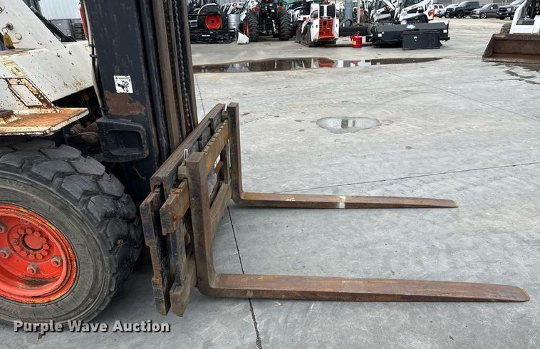 image for item DO7623 Bobcat V80E forklift