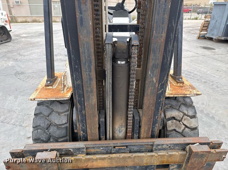 image for item DO7623 Bobcat V80E forklift