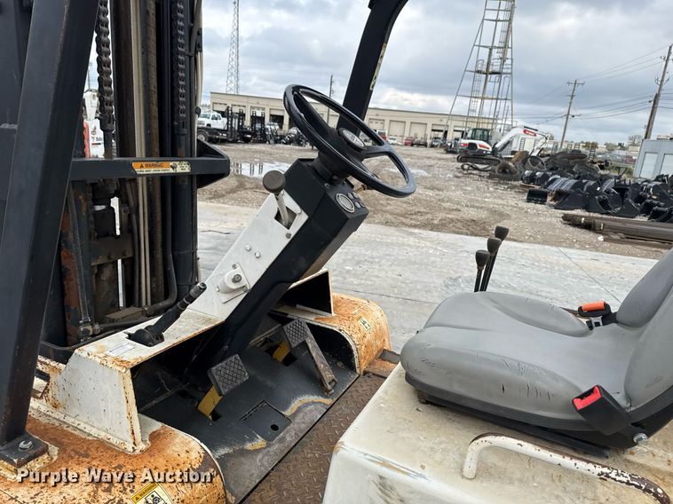 image for item DO7623 Bobcat V80E forklift