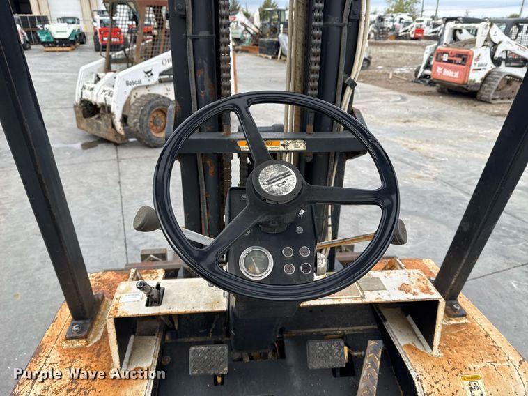 image for item DO7623 Bobcat V80E forklift