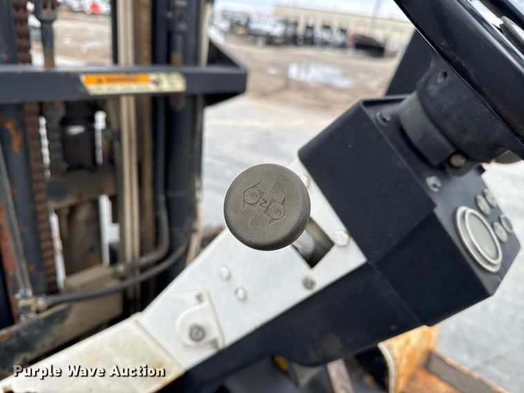 image for item DO7623 Bobcat V80E forklift