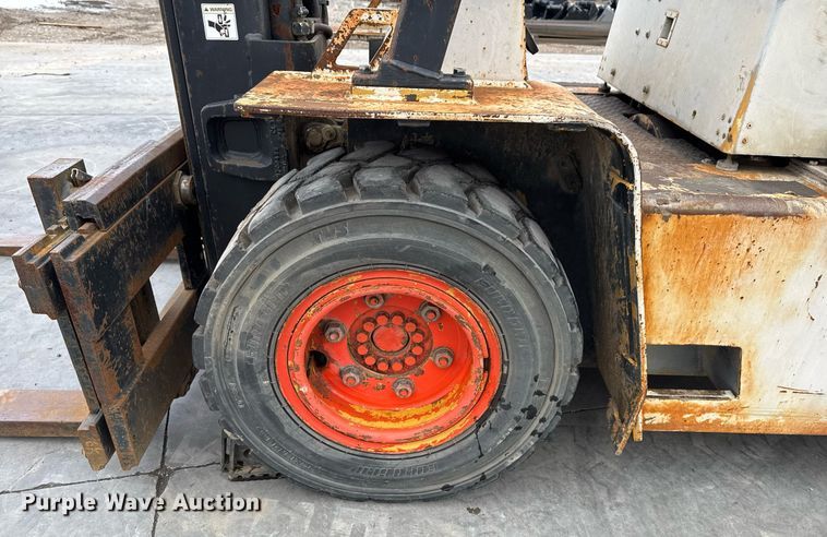 image for item DO7623 Bobcat V80E forklift