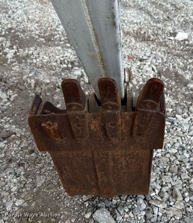 image for item DO7630 Bobcat 8811 backhoe attachment