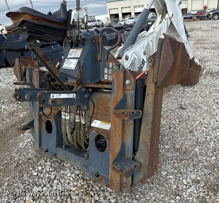 image for item DO7630 Bobcat 8811 backhoe attachment