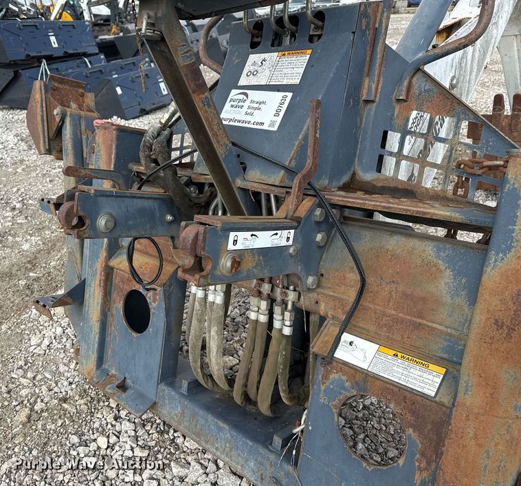 image for item DO7630 Bobcat 8811 backhoe attachment