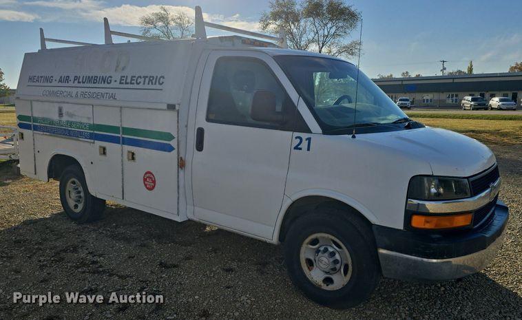 image for item DQ5283 2006 Chevrolet Express 3500 utility van