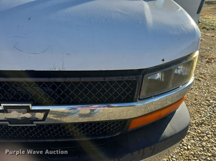 image for item DQ5283 2006 Chevrolet Express 3500 utility van