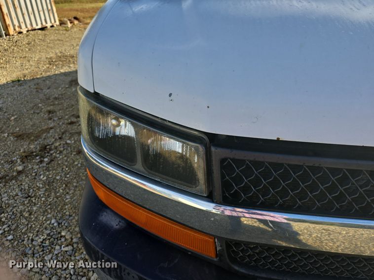 image for item DQ5283 2006 Chevrolet Express 3500 utility van