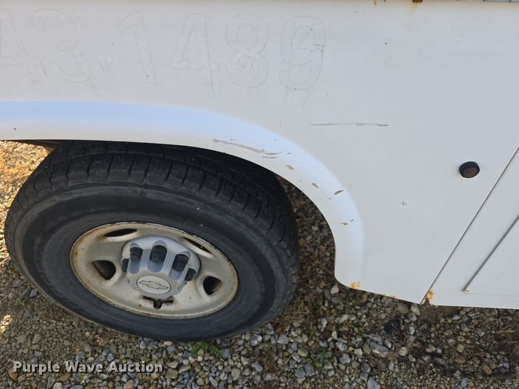 image for item DQ5283 2006 Chevrolet Express 3500 utility van