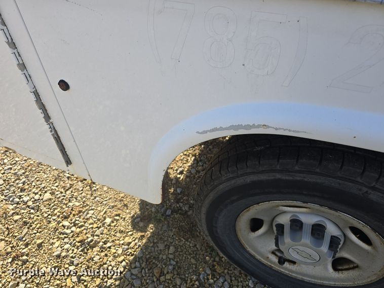 image for item DQ5283 2006 Chevrolet Express 3500 utility van